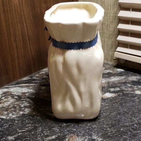 Lovely Vintage Floral Cream Colored Planter Vase - Porcelain - Picture 5 of 9